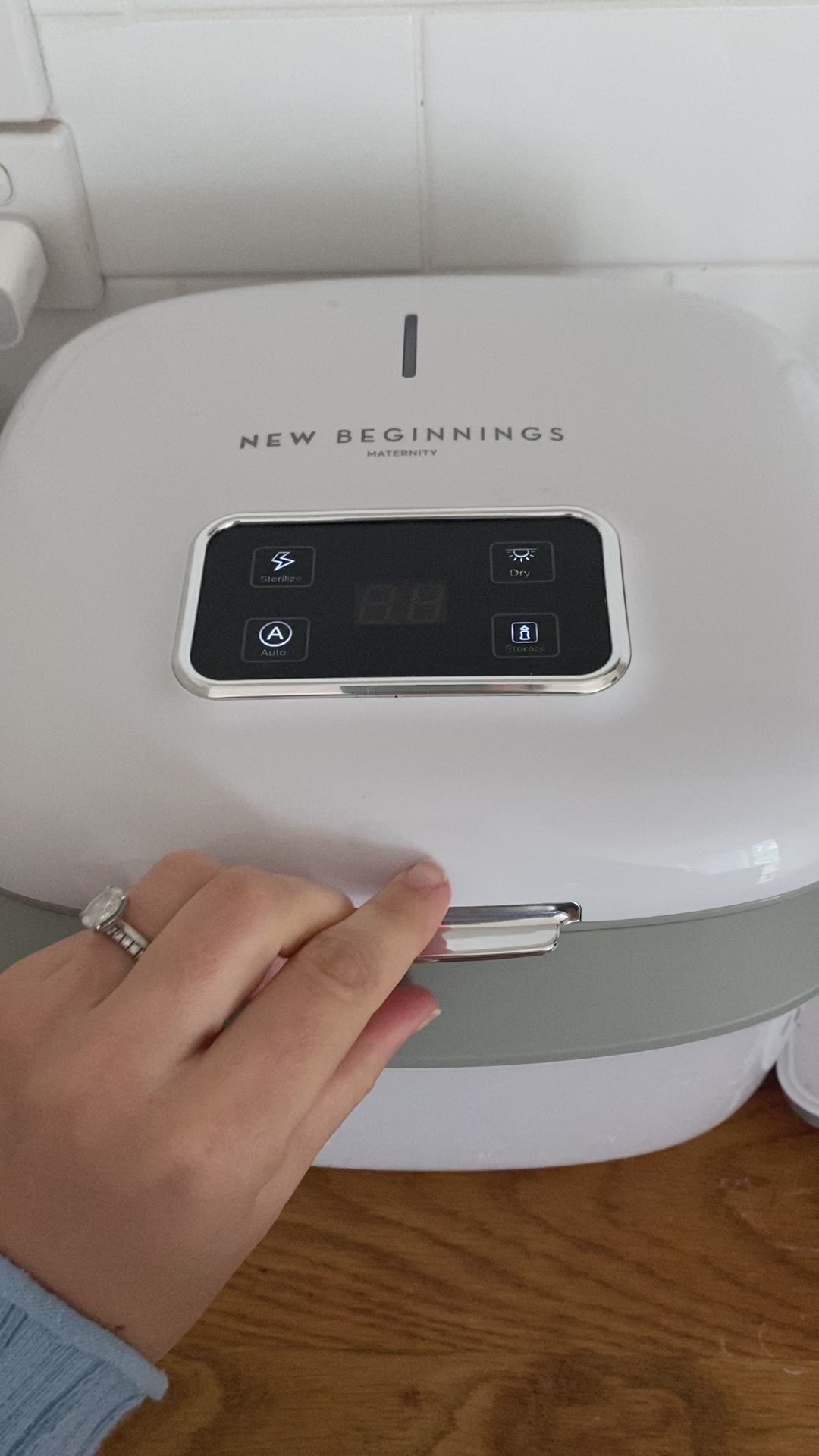 Load video: 2-in-1 uv steriliser video